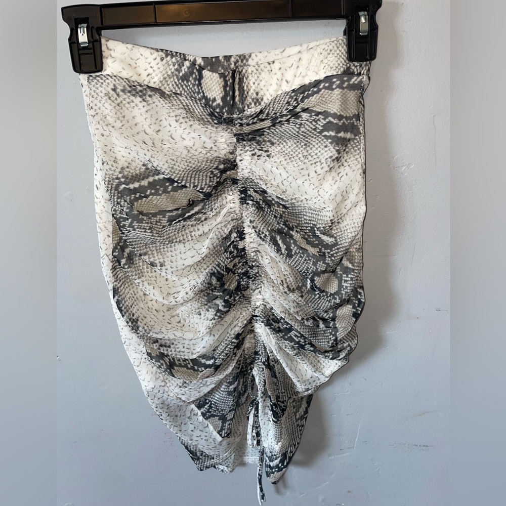 Fashion nova skirt
